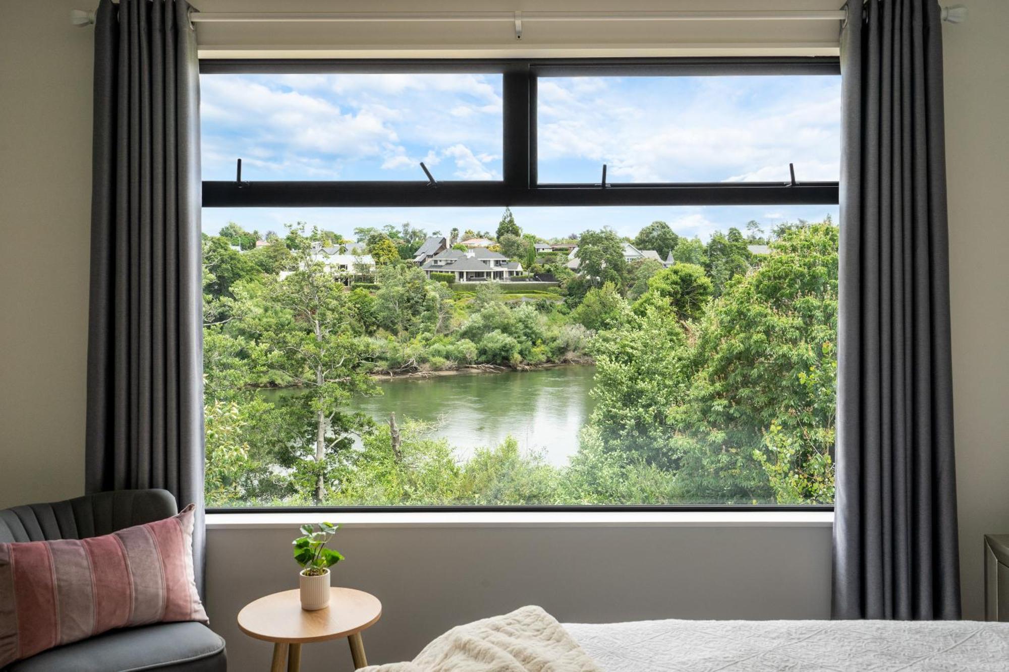 Fabulous River View - Brand New House In המילטון מראה חיצוני תמונה